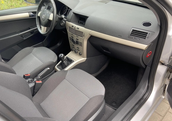 Opel Astra cena 10900 przebieg: 186500, rok produkcji 2008 z Bydgoszcz małe 191